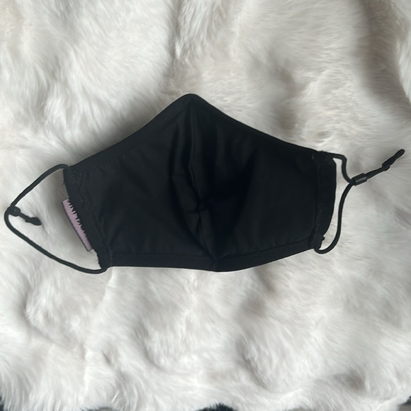 ⭐️ 2/$10 or 3/$15 - Brand New BlackPink Adjustable Face Mask - Picture 4 of 5